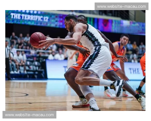 斯洛特赛后拒绝评价裁判 但暗示格伊早该被红牌罚下 斯洛特赛后拒绝评价裁判 但暗示格伊早该被红牌罚下